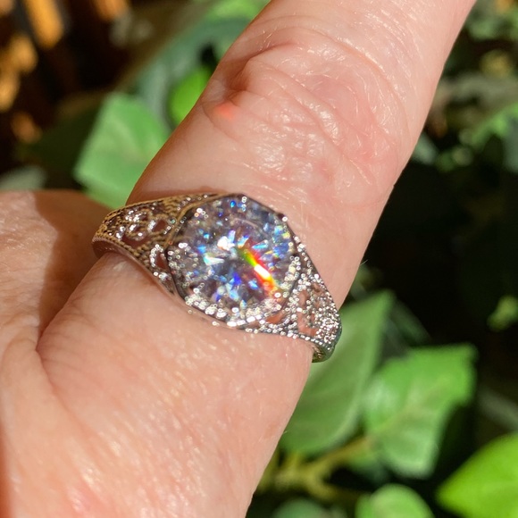 Beautiful CZ silver tone size 8 engagement style ring - Picture 1 of 4